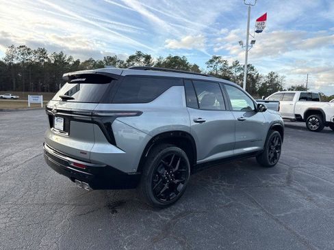 New 2026 Chevrolet Traverse RS w/ LPO, Floor Liner Package image 3