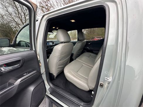 Used 2022 Toyota Tacoma TRD Off-Road image 18