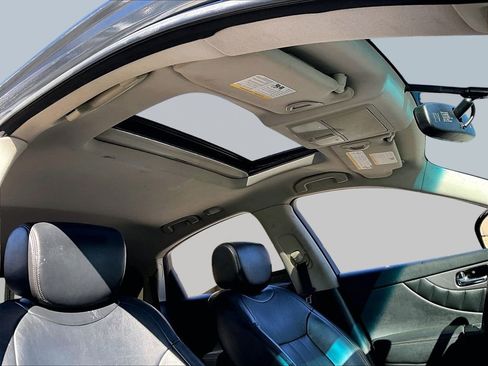 Used 2017 INFINITI QX70 AWD w/ Premium Package image 17