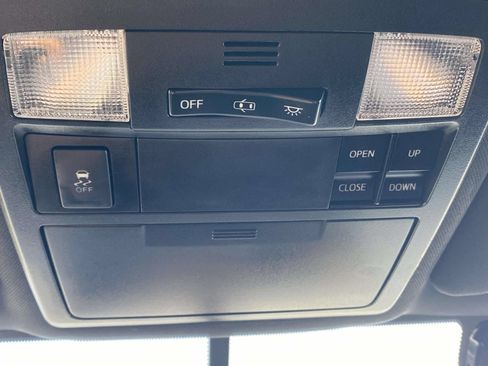 Used 2017 Toyota Tacoma TRD Sport AWD/4WD image 44