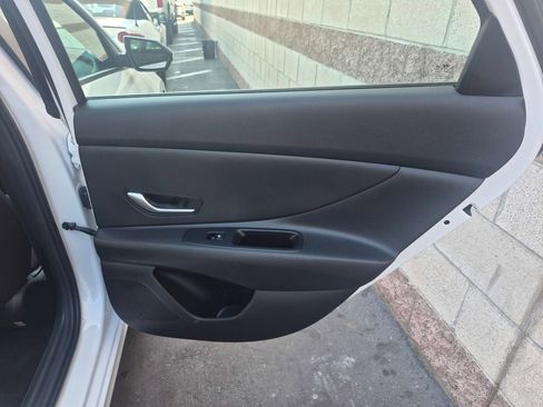 Used 2025 Hyundai Elantra SE w/ Cargo Package image 25