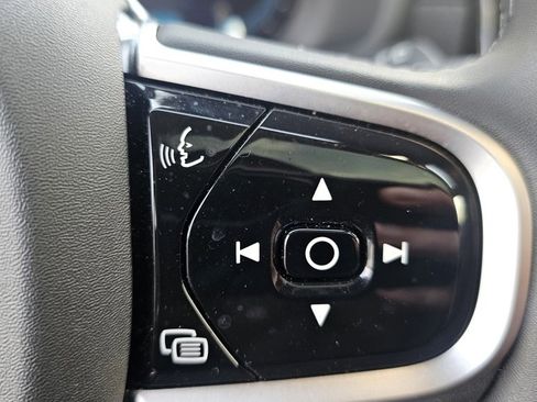 Certified 2025 Volvo XC90 B6 Plus image 22