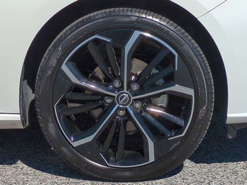 Certified 2025 Nissan Altima 2.5 SR image 11