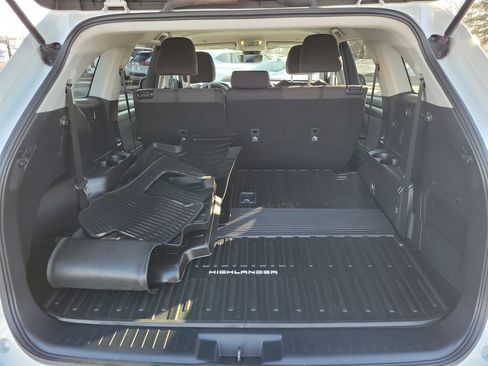 Certified 2023 Toyota Highlander L image 9