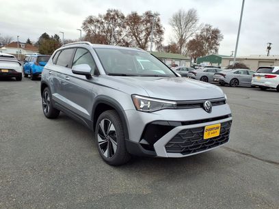 Certified 2025 Volkswagen Taos SE w/ Panoramic Sunroof Package