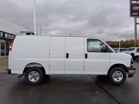 New 2025 GMC Savana 3500 w/ Driver Convenience Package RWD image 5