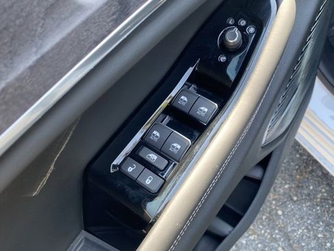 Used 2023 Jeep Grand Cherokee Overland w/ Advanced Protech Group III image 13