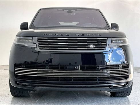 Used 2023 Land Rover Range Rover SV AWD/4WD image 3