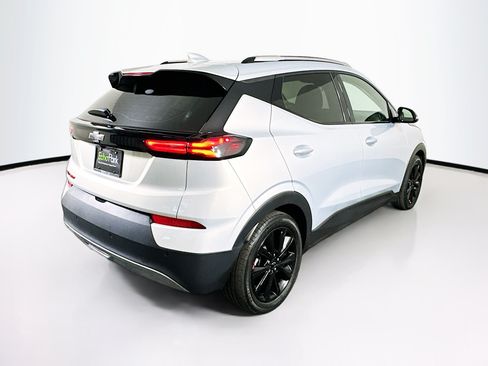 Used 2023 Chevrolet Bolt EUV LT w/ Convenience Package FWD image 9