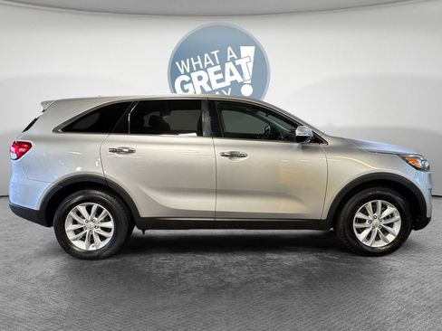 Used 2016 Kia Sorento L image 2