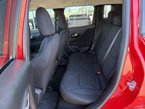Used 2020 Jeep Renegade Latitude image 10