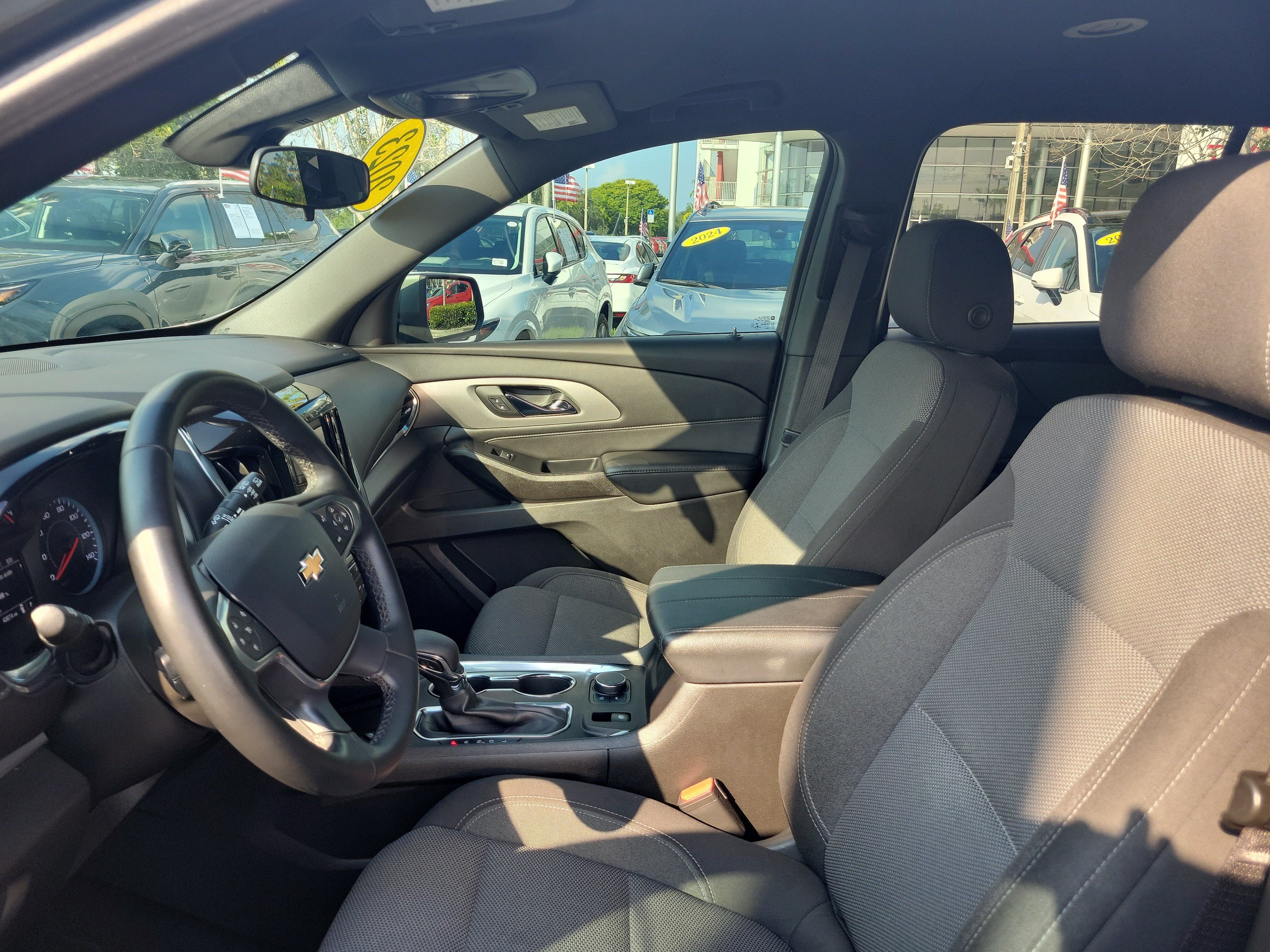 Used 2023 Chevrolet Traverse LT FWD image 24