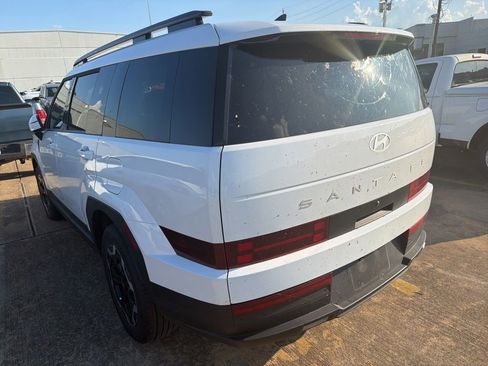 Used 2025 Hyundai Santa Fe SEL FWD image 4