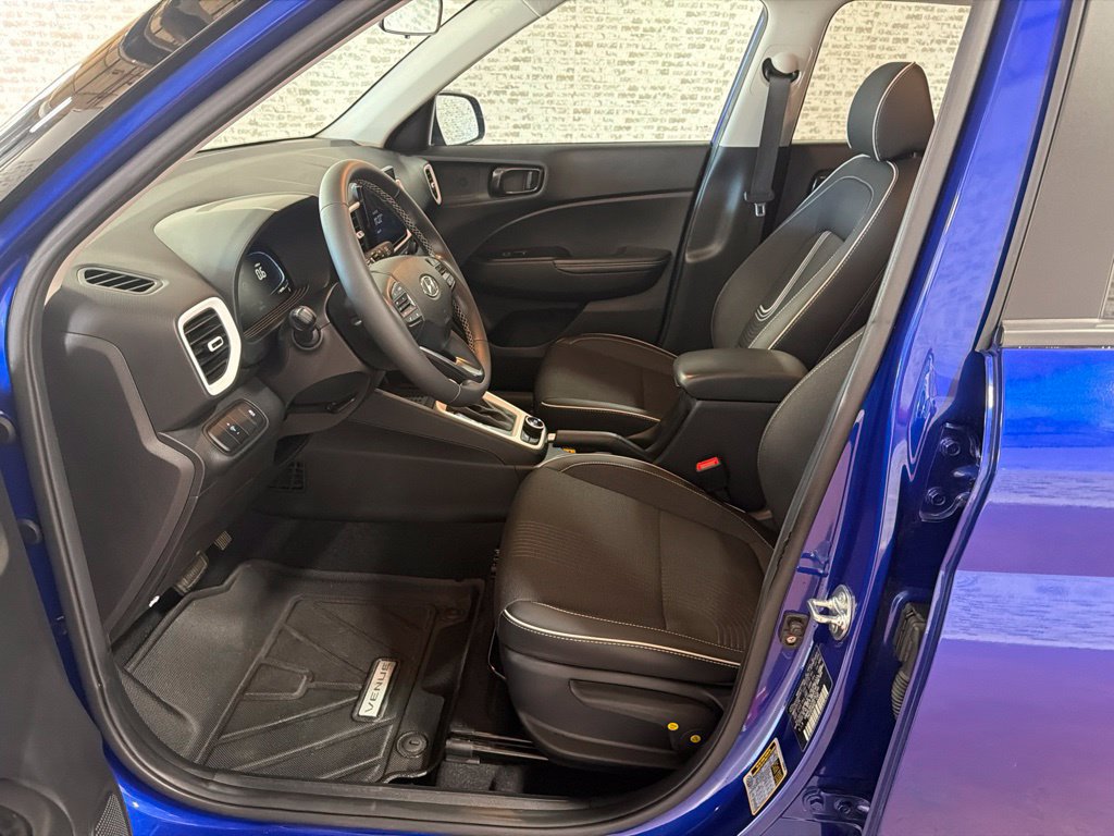 Certified 2024 Hyundai Venue Limited FWD image 23
