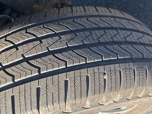 Used 2017 Toyota Tacoma TRD Sport w/ Tow Package (A/T) image 5