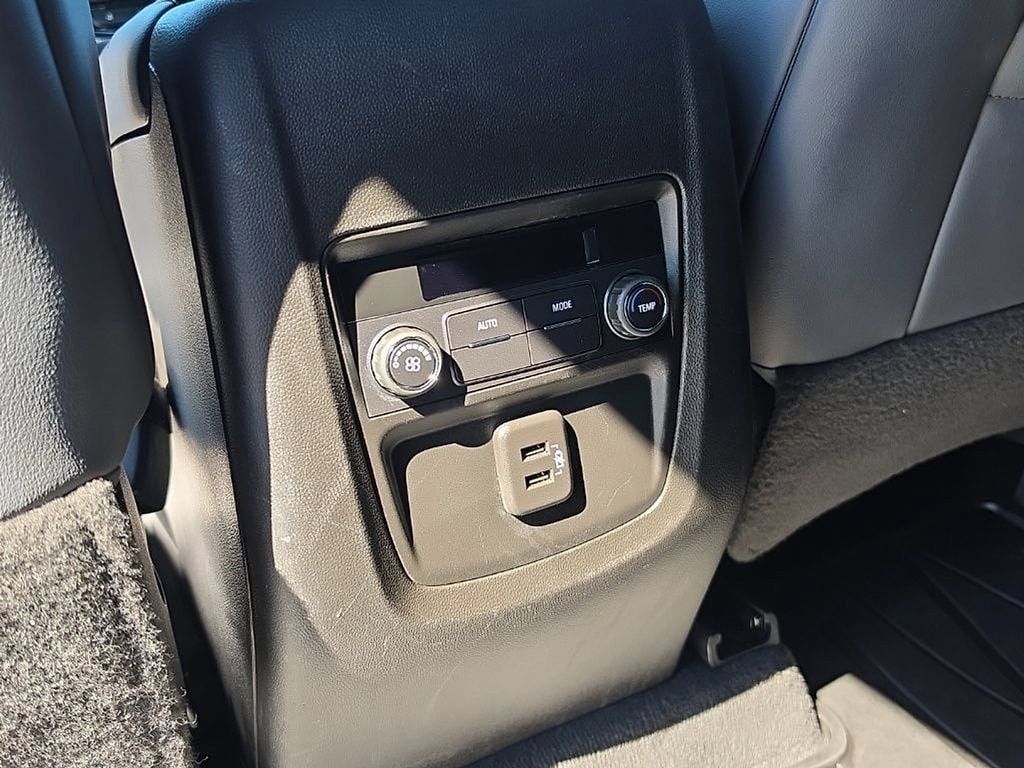 Used 2023 Buick Enclave Essence AWD/4WD image 26
