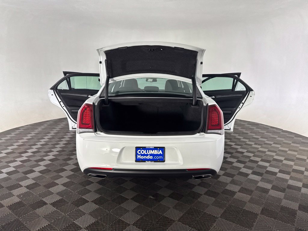 Used 2022 Chrysler 300 Touring w/ Sport Appearance Package RWD image 17