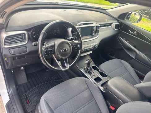 Used 2018 Kia Sorento FWD image 13