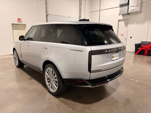 Used 2025 Land Rover Range Rover SE image 7