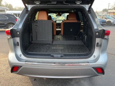 Used 2021 Toyota Highlander Platinum image 34