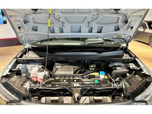 Used 2024 Audi Q4 e-tron Prestige image 4