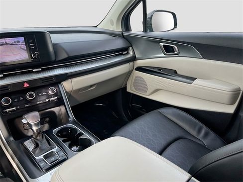Used 2024 Kia Carnival LX image 22