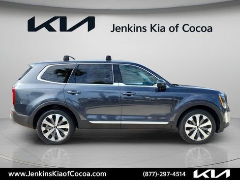 Used 2022 Kia Telluride S FWD image 3