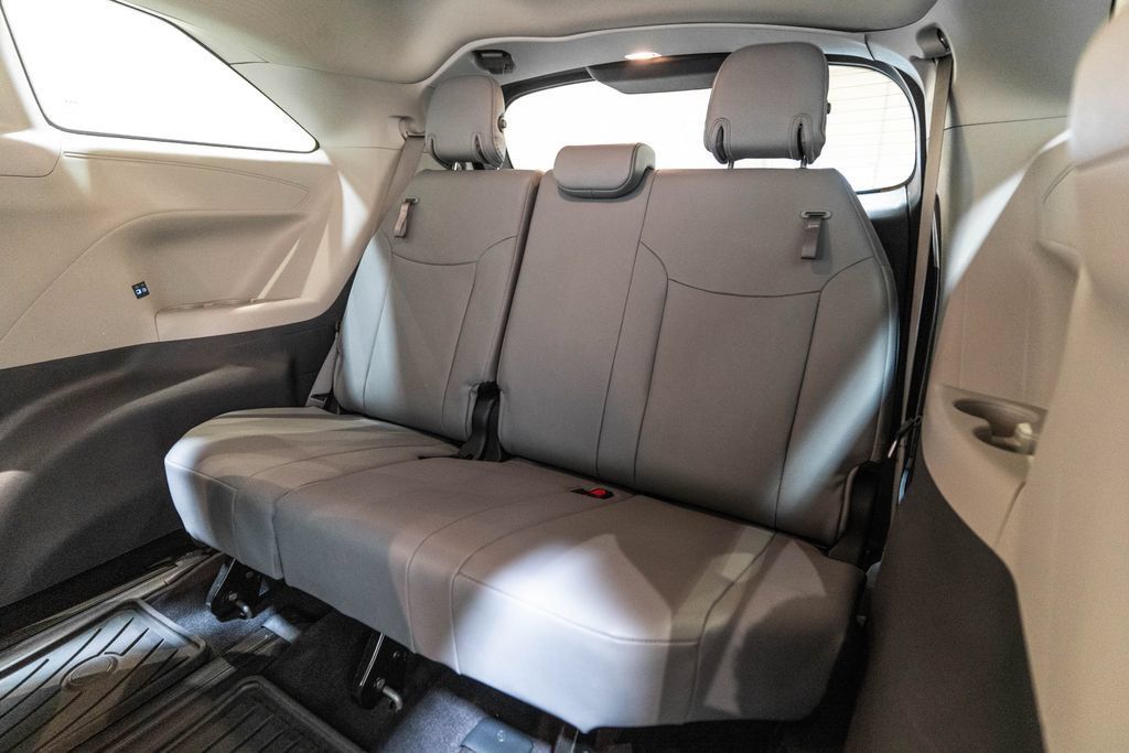Certified 2024 Toyota Sienna XLE AWD/4WD image 34