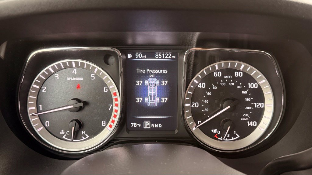 Used 2017 Nissan Titan SV RWD image 25