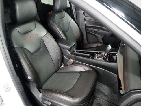 Used 2025 Jeep Compass Trailhawk AWD/4WD image 2