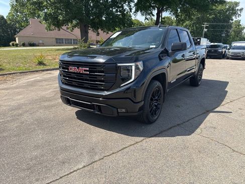 Used 2023 GMC Sierra 1500 Elevation AWD/4WD image 1