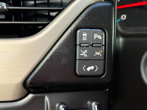 Used 2017 GMC Yukon XL Denali w/ Open Road Package image 18