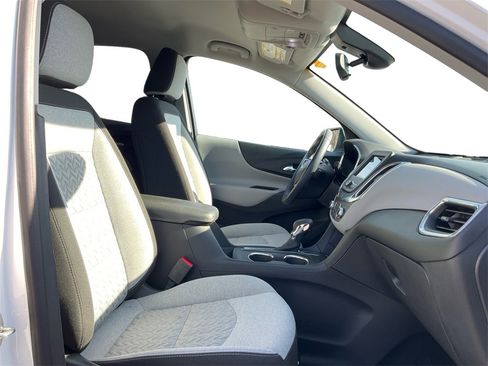 Used 2022 Chevrolet Equinox LT w/ Driver Convenience Package image 24