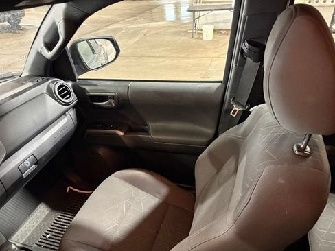 Used 2018 Toyota Tacoma TRD Off-Road AWD/4WD image 23