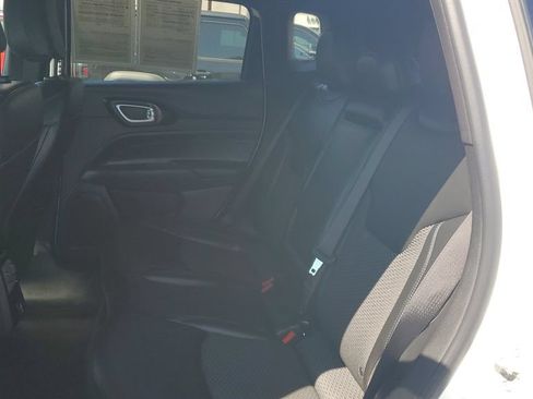 Used 2026 Jeep Compass Latitude AWD/4WD image 14
