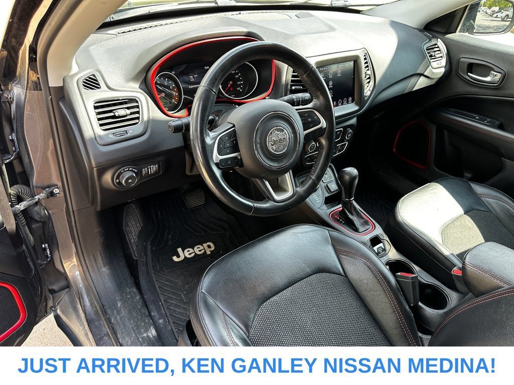 Used 2019 Jeep Compass Trailhawk w/ Popular Equipment Group AWD/4WD image 9