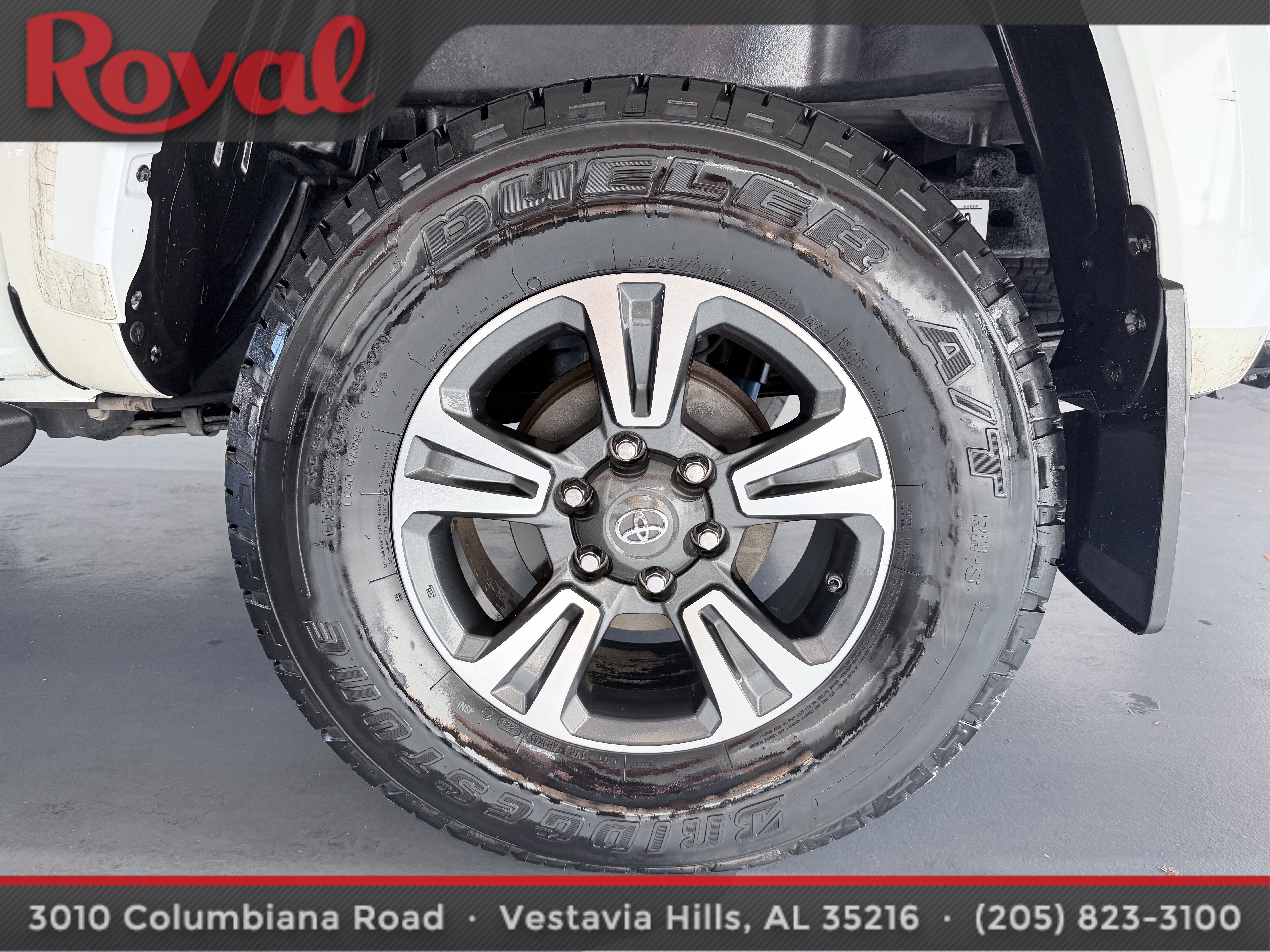 Used 2017 Toyota Tacoma TRD Sport w/ Tow Package RWD image 9