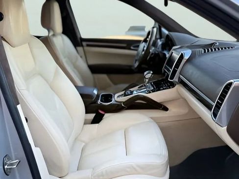 Used 2012 Porsche Cayenne Turbo image 13