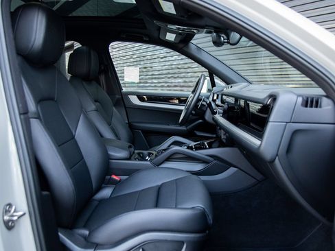 Certified 2026 Porsche Cayenne AWD/4WD image 18