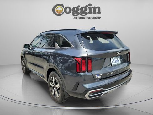 Used 2021 Kia Sorento S FWD image 2