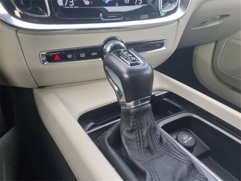 Used 2021 Volvo V60 T5 Cross Country image 19
