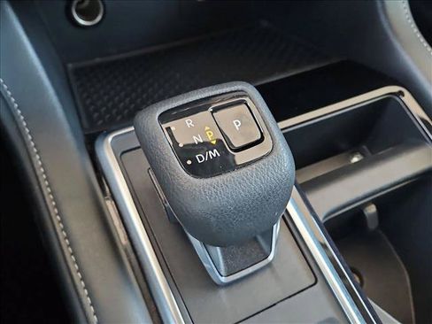 Used 2024 Nissan Pathfinder SV FWD image 12