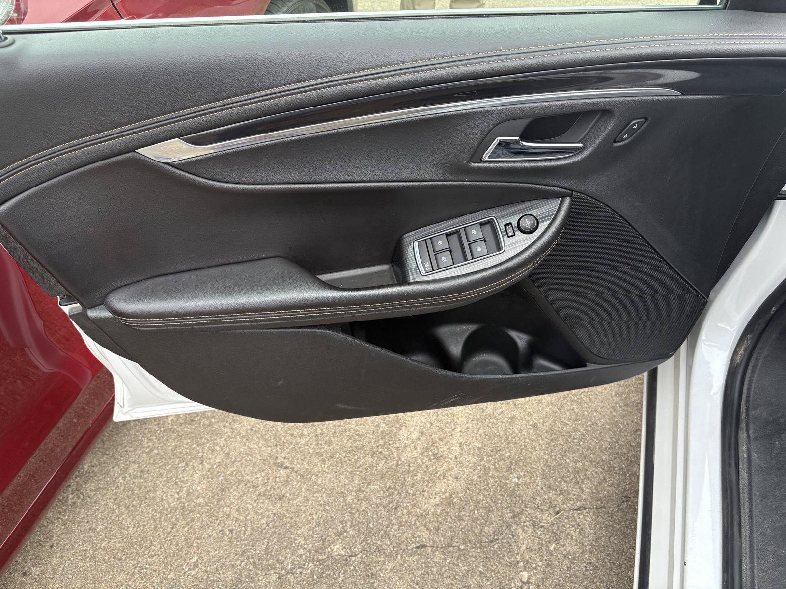 Used 2016 Chevrolet Impala LT w/ Convenience Package FWD image 3