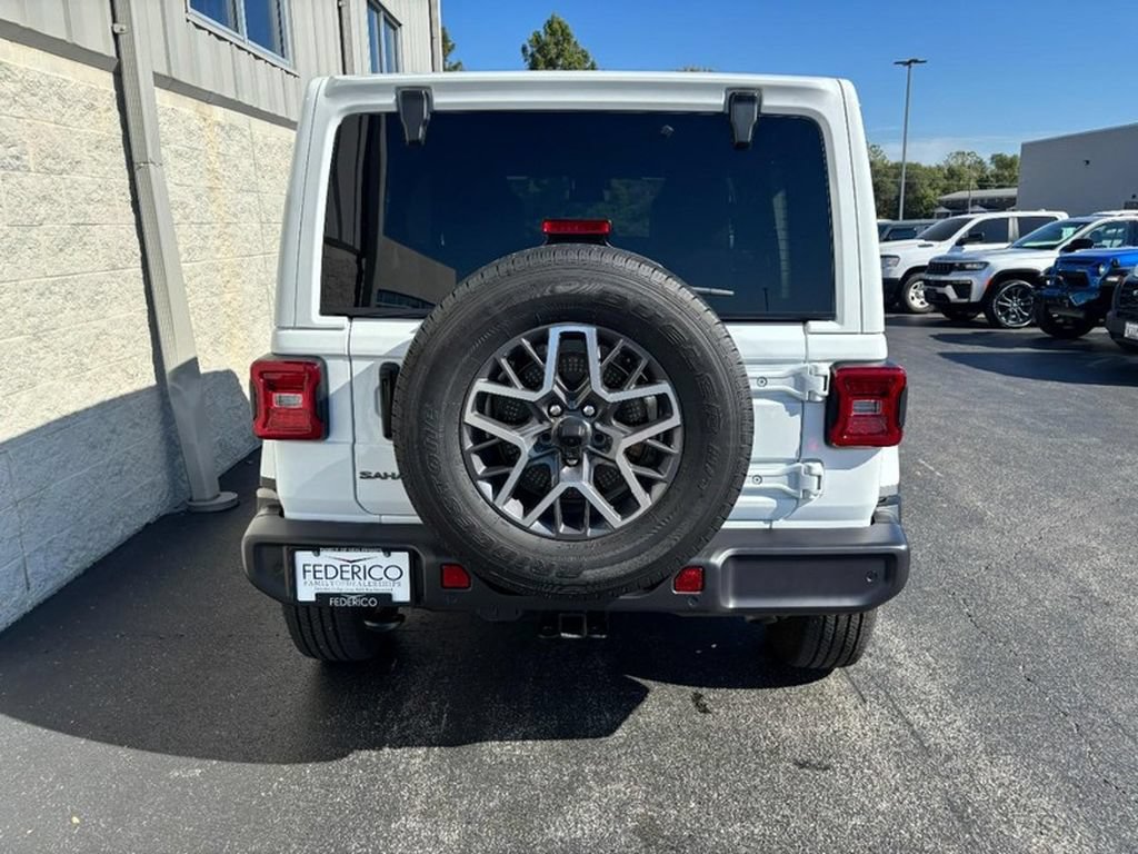 Used 2025 Jeep Wrangler Unlimited Sahara AWD/4WD image 4