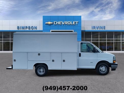 Used 2021 Chevrolet Express 3500 w/ Power Convenience Package RWD image 9