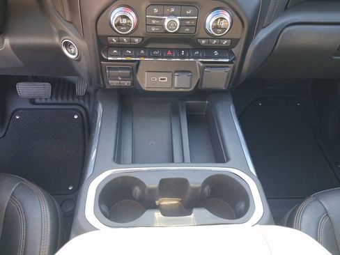 Used 2021 GMC Sierra 1500 AT4 w/ AT4 Value Package AWD/4WD image 13