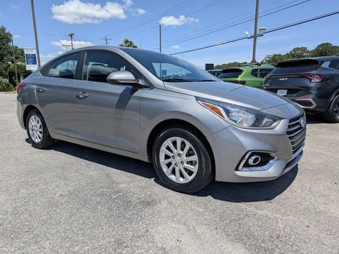 Certified 2022 Hyundai Accent SEL FWD image 2