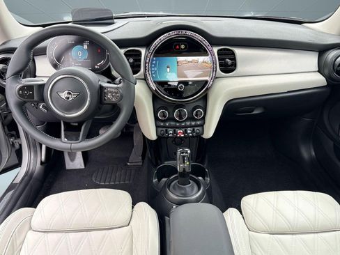 Used 2024 MINI Cooper 2-Door Hardtop image 25