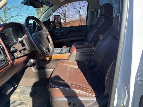 Used 2019 Chevrolet Silverado 2500 High Country w/ Duramax Plus Package image 7