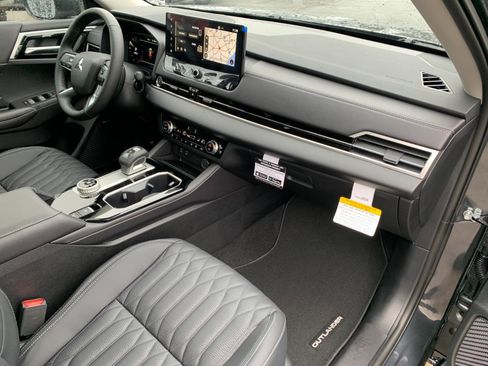 New 2025 Mitsubishi Outlander SEL image 26